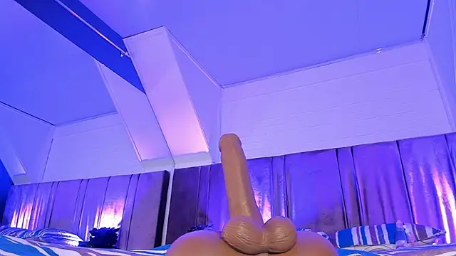 Snapshot of Fiorelaa_ chatting on 04-18-26, 11:45 Fiorelaa online show from 04-18-26, 11:45
