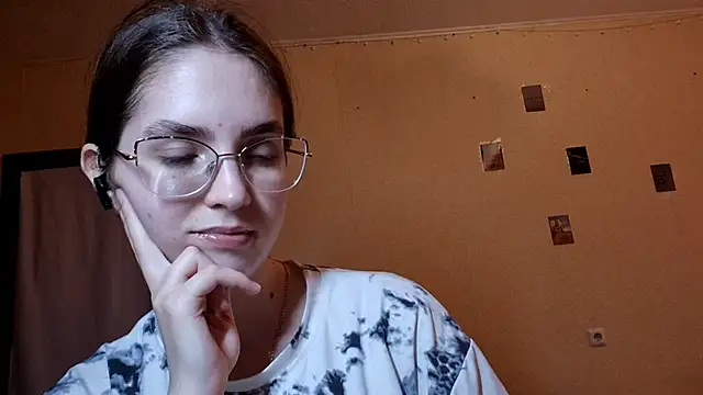 Katelemon online show from 05-25-26, 01:54