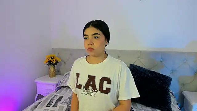 Snapshot of Ambarina_ chatting on 06-02-26, 11:43 Ambarina online show from 06-02-26, 11:43