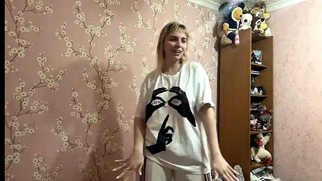 LiraDreamX online show from 04-03-26, 03:18