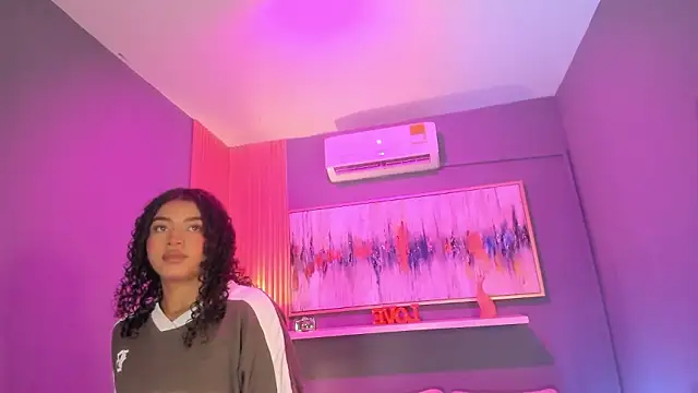 Snapshot of janinne_lu chatting on 02-24-26, 11:00 janinne lu online show from 02-24-26, 11:00