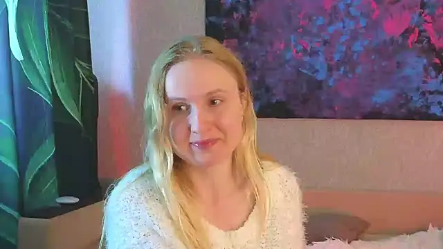 Snapshot of Lanavi_Smile chatting on 06-17-26, 06:13 Lanavi Smile online show from 06-17-26, 06:13