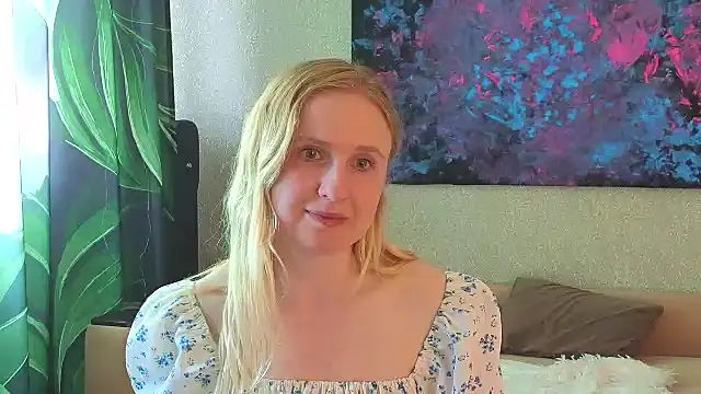 Snapshot of Lanavi_Smile chatting on 06-19-26, 06:19 Lanavi Smile online show from 06-19-26, 06:19
