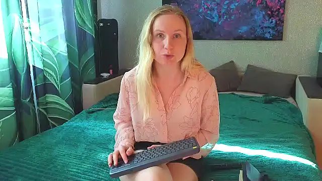 Lanavi Smile online show from 05-25-26, 06:12