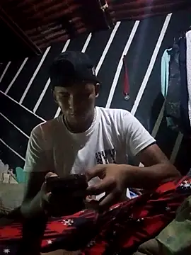 zeus23cm1 online show from 02-23-26, 12:39