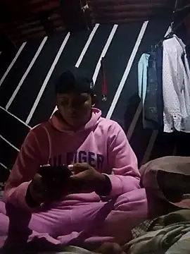 zeus23cm1 online show from 02-24-26, 12:39