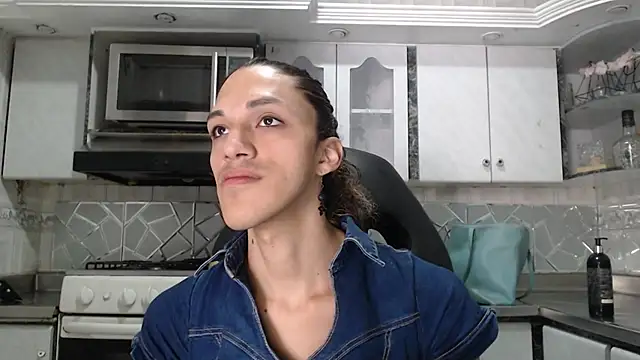 CrisOzzz online show from 05-17-26, 05:46
