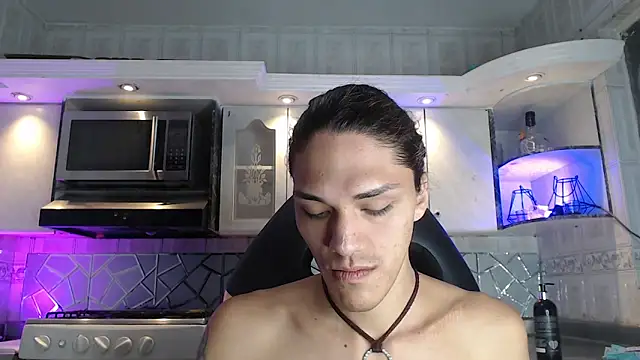 CrisOzzz online show from 04-11-26, 06:33