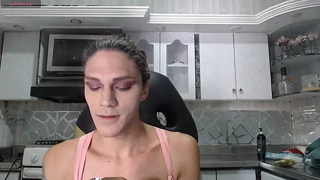 CrisOzzz online show from 05-08-26, 05:39