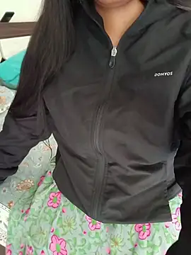Queenlipx online show from 07-13-26, 05:40