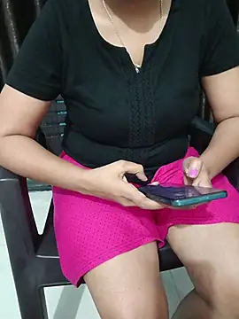 Queenlipx online show from 03-25-26, 04:06