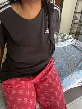 Queenlipx online show from 07-15-26, 06:42