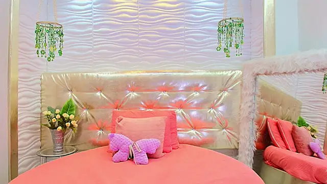 Snapshot of kiara_mils chatting on 02-25-26, 12:16 kiara mils online show from 02-25-26, 12:16