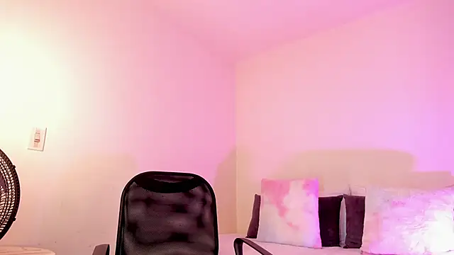 MIAA ROBERTSS online show from 03-22-26, 06:04