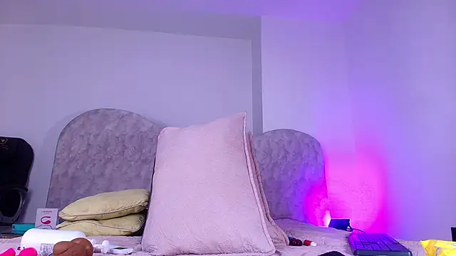 Naom lee online show from 03-12-26, 11:58