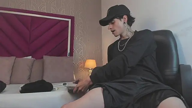 Snapshot of Dominic_Foxx chatting on 02-25-26, 08:41 Dominic Foxx online show from 02-25-26, 08:41