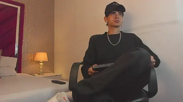 Snapshot of Dominic_Foxx chatting on 02-24-26, 01:23 Dominic Foxx online show from 02-24-26, 01:23