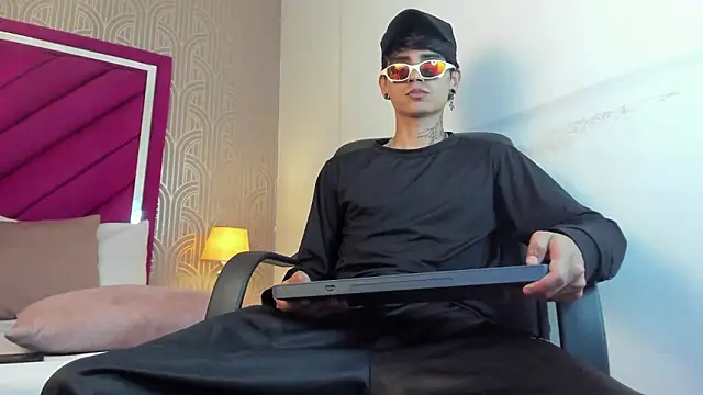 Snapshot of Dominic_Foxx chatting on 02-27-26, 01:22 Dominic Foxx online show from 02-27-26, 01:22