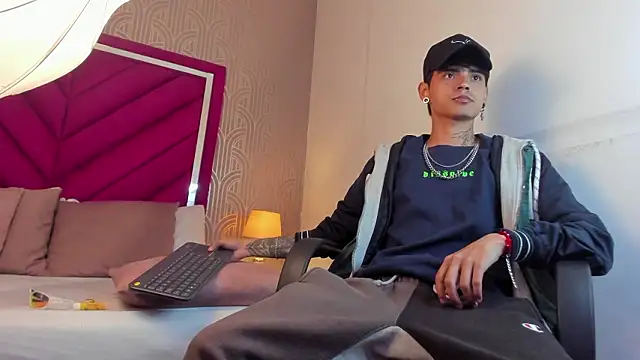 Snapshot of Dominic_Foxx chatting on 02-26-26, 12:38 Dominic Foxx online show from 02-26-26, 12:38