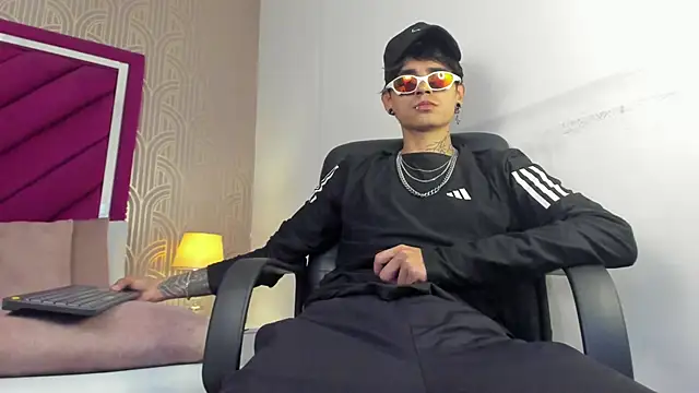 Snapshot of Dominic_Foxx chatting on 02-28-26, 01:55 Dominic Foxx online show from 02-28-26, 01:55