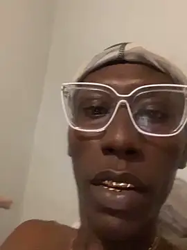 QUEENBSLIMG99 online show from 02-21-26, 07:21