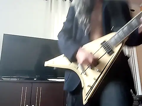 Snapshot of vladsexyguitar chatting on 02-25-26, 11:32 vladsexyguitar online show from 02-25-26, 11:32