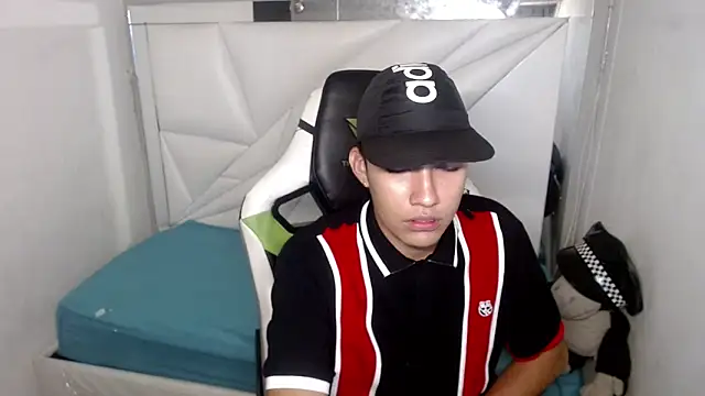 Snapshot of Street_poemm_ chatting on 02-28-26, 03:50 Street poemm online show from 02-28-26, 03:50