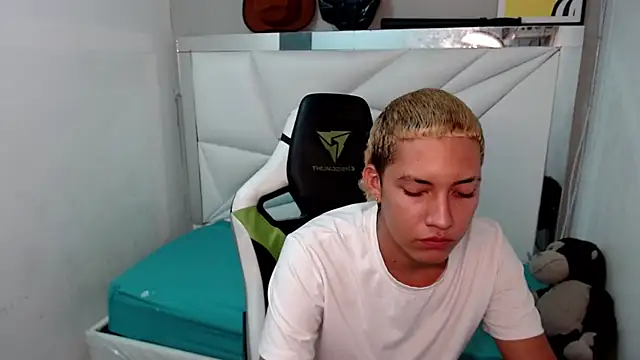 Snapshot of Street_poemm_ chatting on 02-26-26, 04:23 Street poemm online show from 02-26-26, 04:23