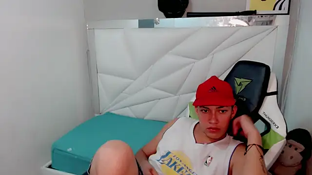 Snapshot of Street_poemm_ chatting on 02-27-26, 03:51 Street poemm online show from 02-27-26, 03:51