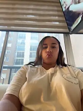 Eyssha online show from 03-18-26, 11:35