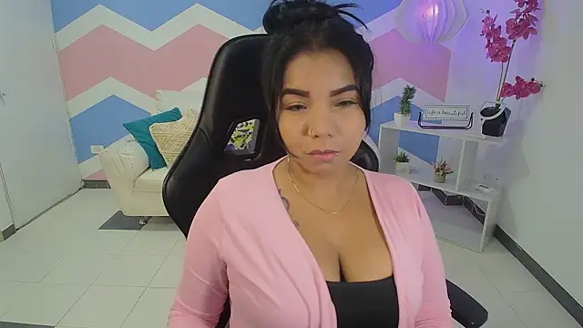 Elizabeth Suan  online show from 03-20-26, 11:44