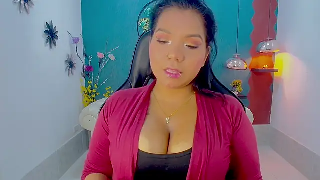 Elizabeth Suan  online show from 05-10-26, 12:20