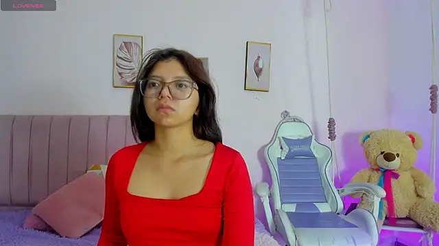 Snapshot of Zoow_bluussh chatting on 04-04-26, 12:01 Zoow bluussh online show from 04-04-26, 12:01