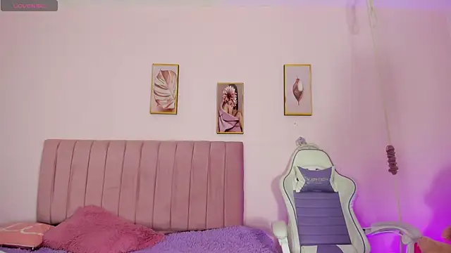 Snapshot of Zoow_bluussh chatting on 04-16-26, 12:06 Zoow bluussh online show from 04-16-26, 12:06