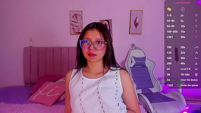 Snapshot of Zoow_bluussh chatting on 03-31-26, 12:07 Zoow bluussh online show from 03-31-26, 12:07