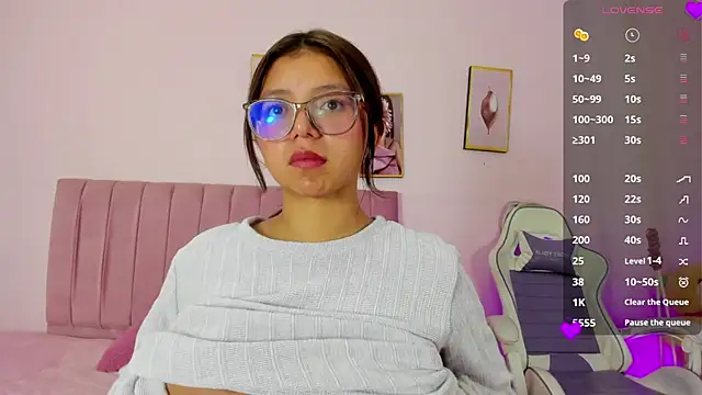 Snapshot of Zoow_bluussh chatting on 03-26-26, 12:14 Zoow bluussh online show from 03-26-26, 12:14