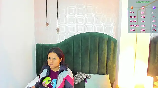 Snapshot of Renata_Love chatting on 02-24-26, 12:06 Renata Love online show from 02-24-26, 12:06