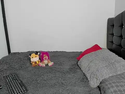 LatinaQueen23 online show from 03-09-26, 01:58