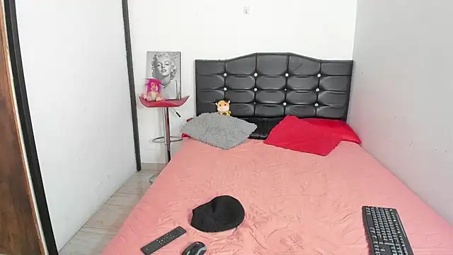 LatinaQueen23 online show from 05-03-26, 02:20