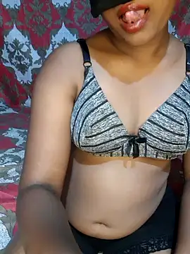 Snapshot of waishu12 chatting on 03-10-26, 03:27 waishu12 online show from 03-10-26, 03:27