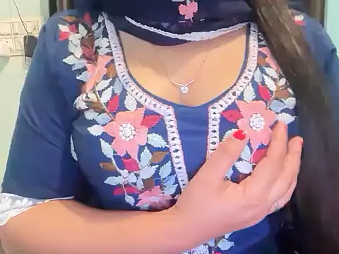 Avneet kaurr1 online show from 03-08-26, 02:48