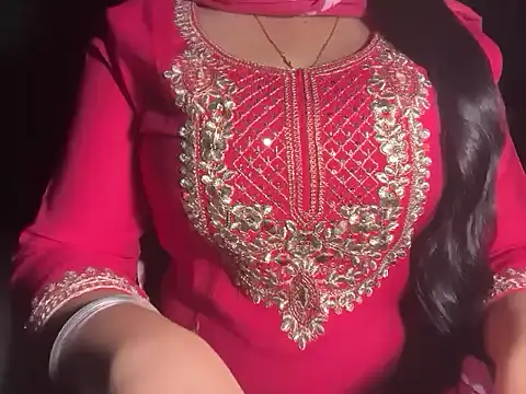 Avneet kaurr1 online show from 04-07-26, 06:37