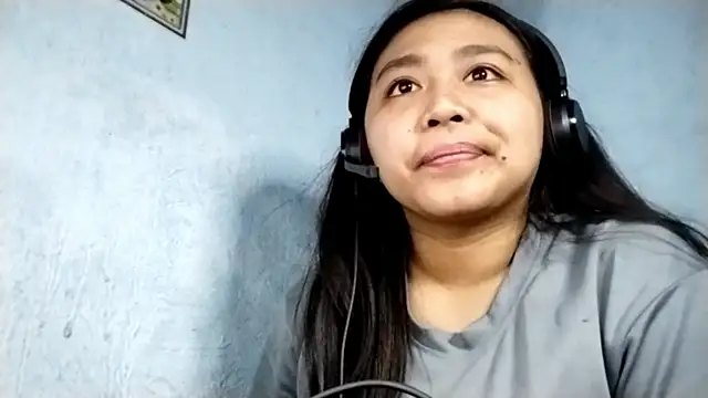 Snapshot of EmmalineBroner chatting on 02-23-26, 10:05 EmmalineBroner online show from 02-23-26, 10:05