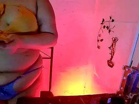 Snapshot of MistressMileenaMiami chatting on 02-25-26, 08:19 MistressMileenaMiami online show from 02-25-26, 08:19