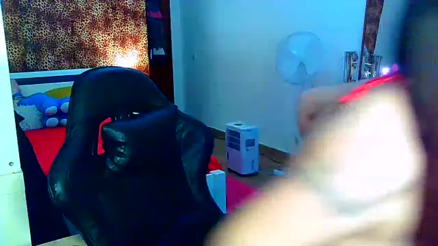 Snapshot of Lilbadmiaxo chatting on 03-20-26, 05:03 Lilbadmiaxo online show from 03-20-26, 05:03