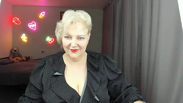 Mary-Leee online show from 05-25-26, 06:56