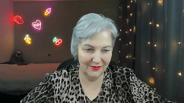 Mary-Leee online show from 03-10-26, 05:50
