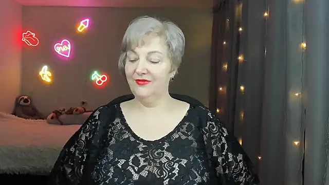 Mary-Leee online show from 04-20-26, 02:40