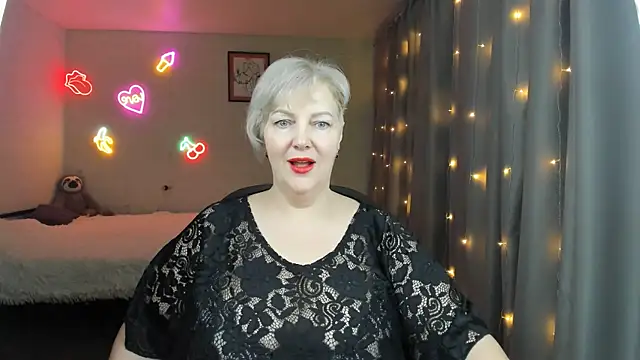 Mary-Leee online show from 05-05-26, 05:43