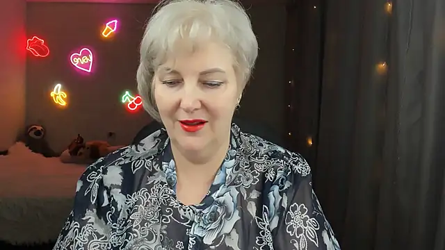 Mary-Leee online show from 04-05-26, 01:29